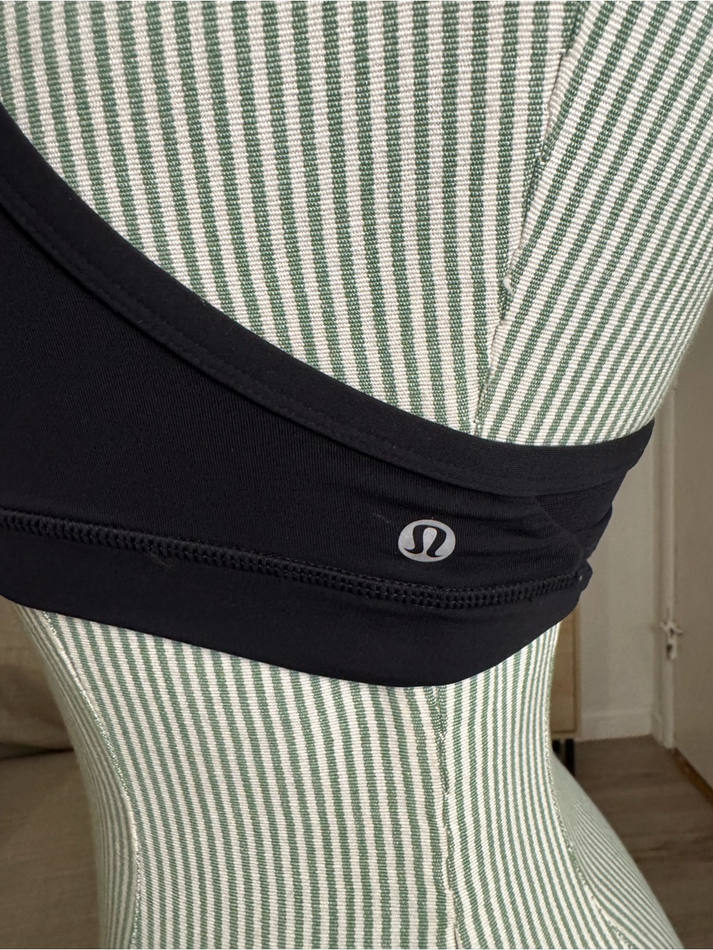 Lululemon Black Flow Y Sports Bra Yoga Athletic Top - Picture 3 of 4